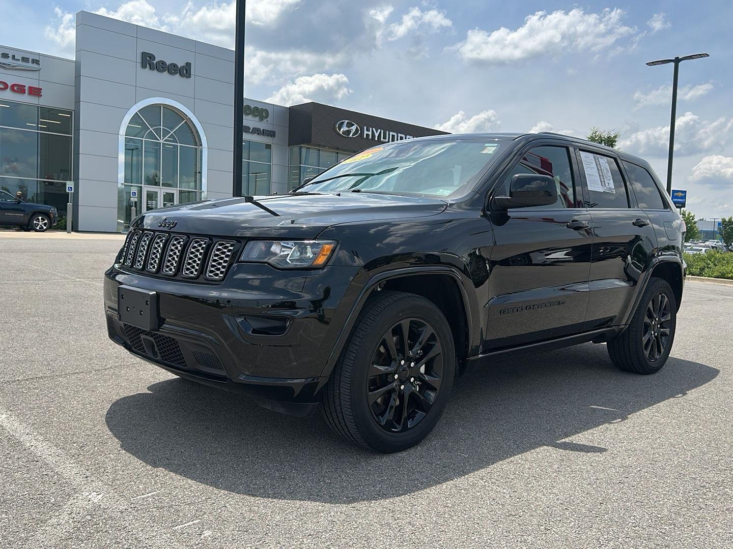 2022 Jeep Grand Cherokee Laredo X 4WD's photo
