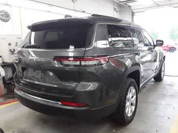 Used 2022 Baltic Gray Metallic Clearcoat Jeep Limited image 3