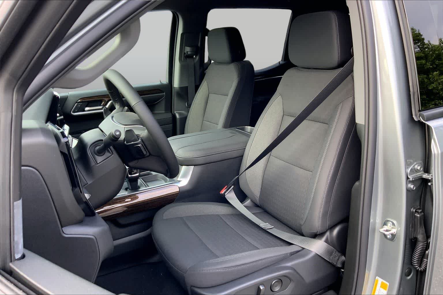 New 2026 Sterling Metallic GMC Elevation image 9