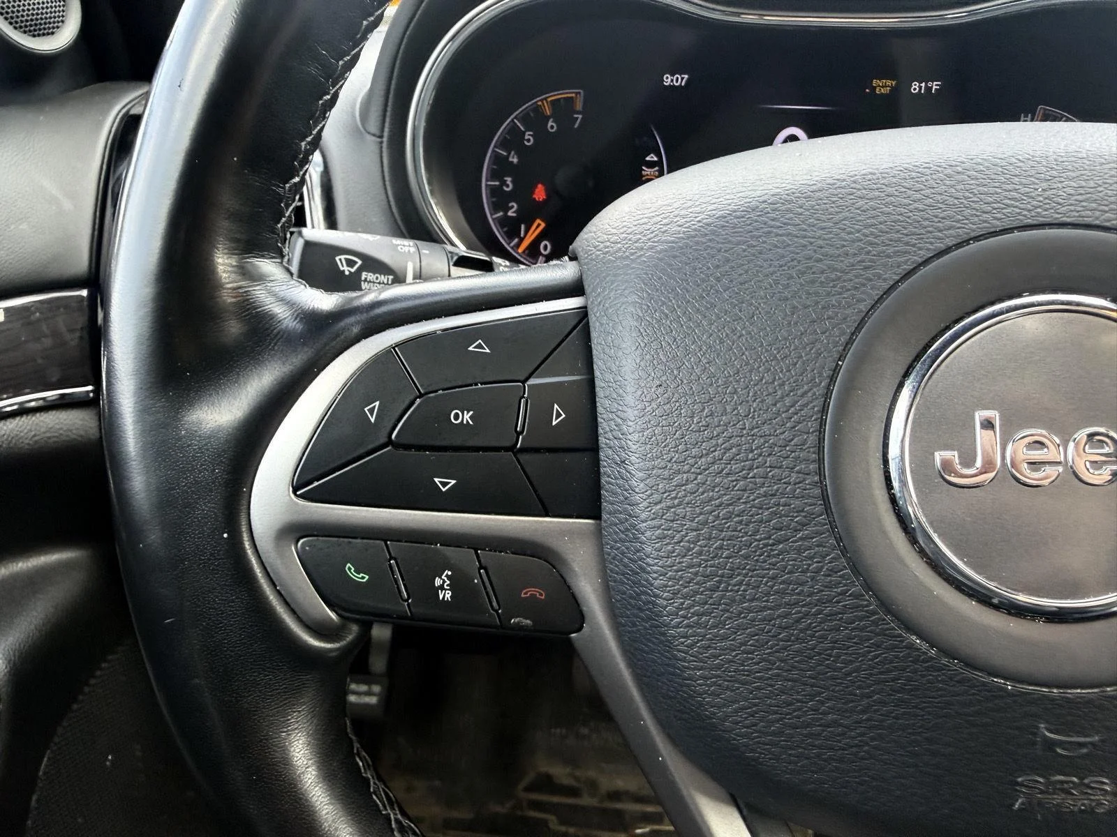 Used 2020 Diamond Black Crystal Pearlcoat Jeep Overland image 12