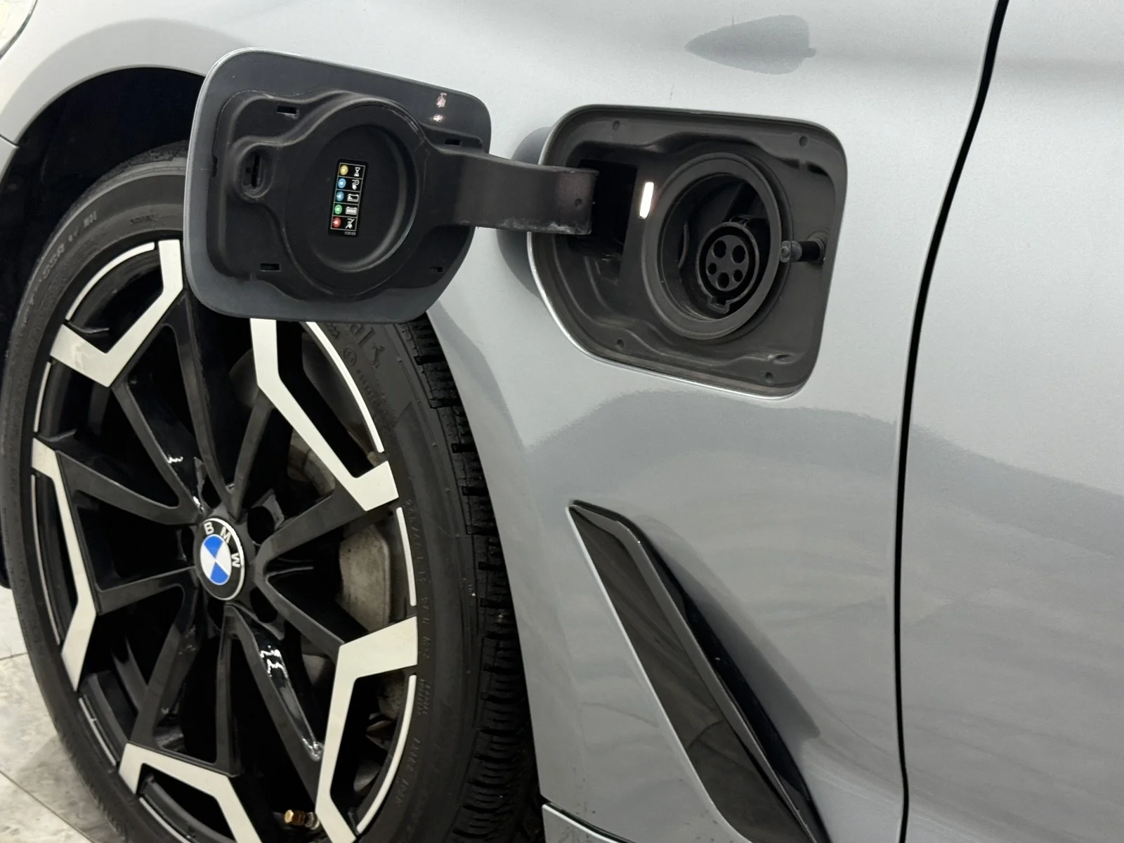 Used 2018 Bluestone Metallic BMW 530e xDrive iPerformance image 50
