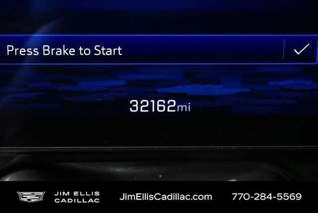 Used 2025 Summit White Chevrolet LT image 11