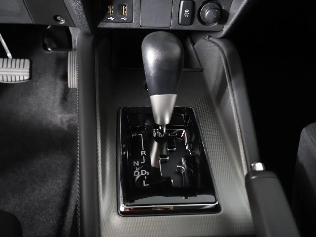 New 2027 White Mitsubishi 2.0 ES AWC image 41