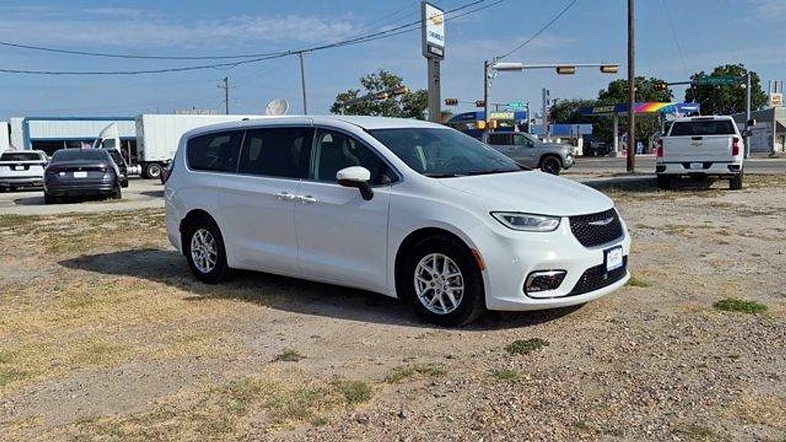 Used 2023 Bright White Clearcoat Chrysler Touring L image 2
