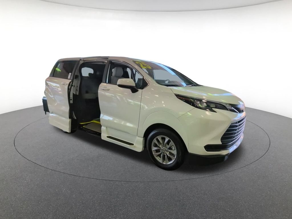 Used 2025 White Toyota LE image 5