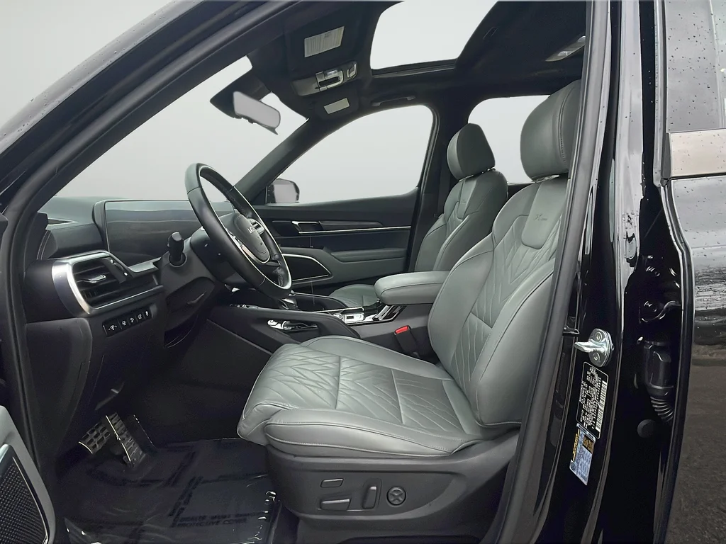 Used 2023 Black Kia SX-Prestige X-Pro image 10