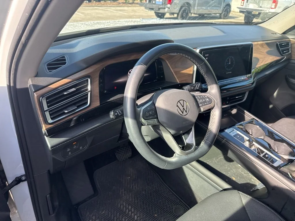 Used 2024  Volkswagen 2.0T SE w/Technology image 9