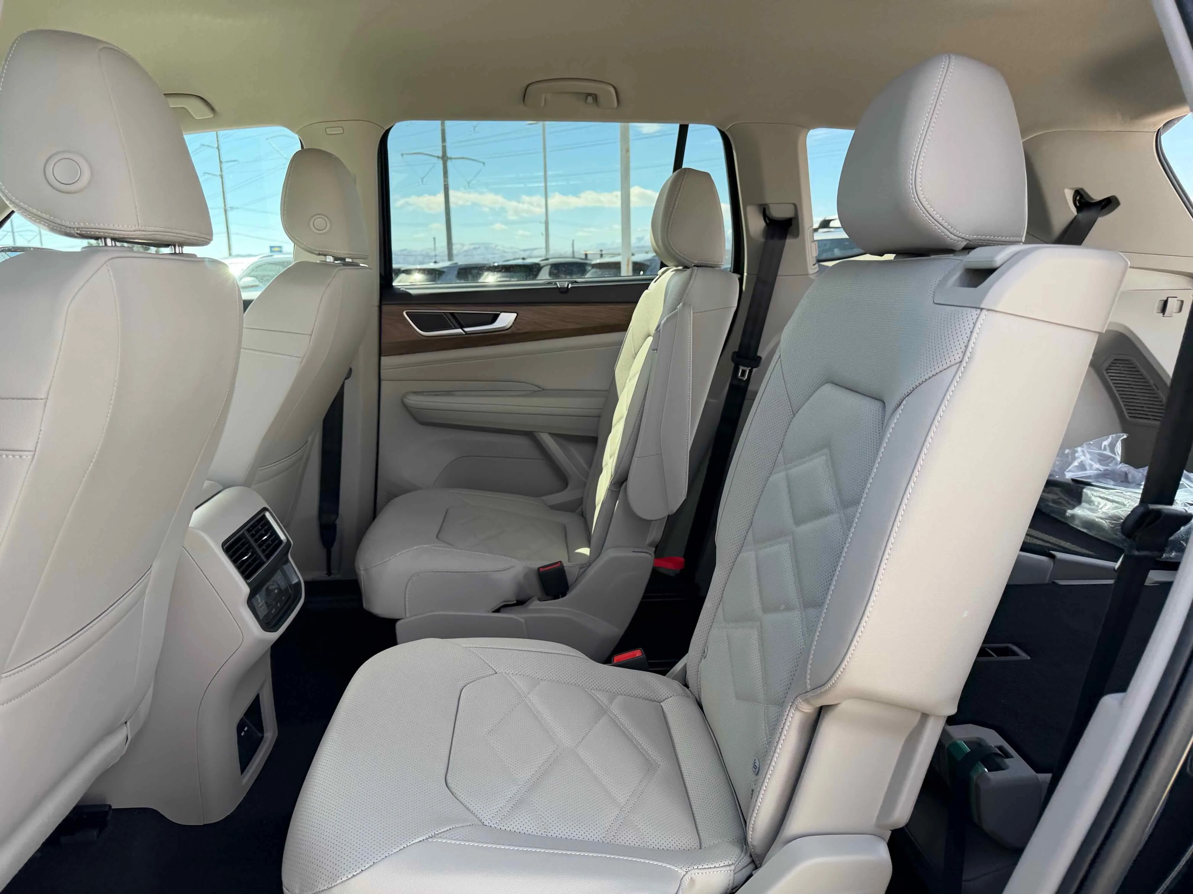 New 2026 Deep Black Volkswagen 2.0T SE w/Technology image 29