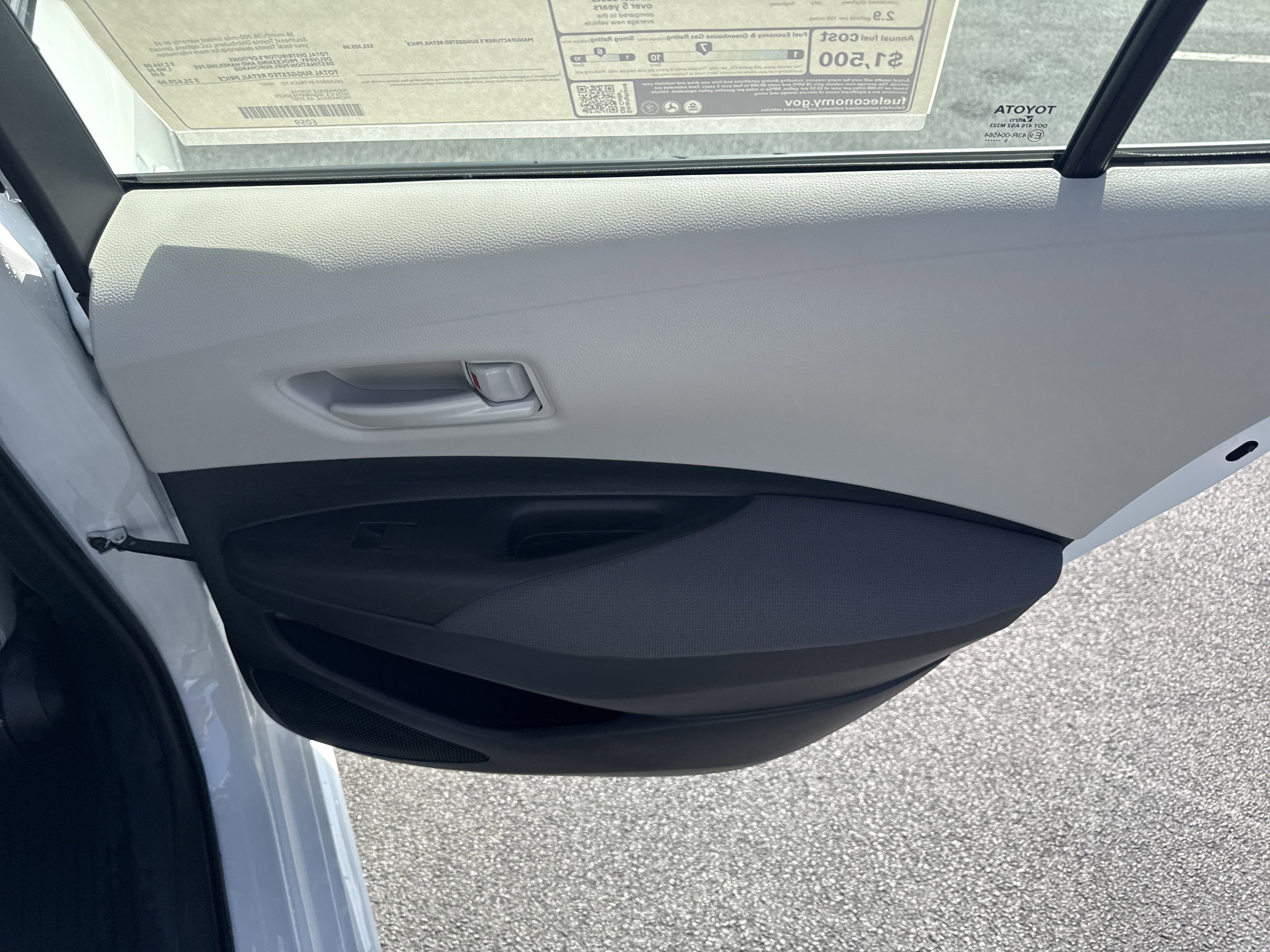 Used 2025  Toyota  image 32