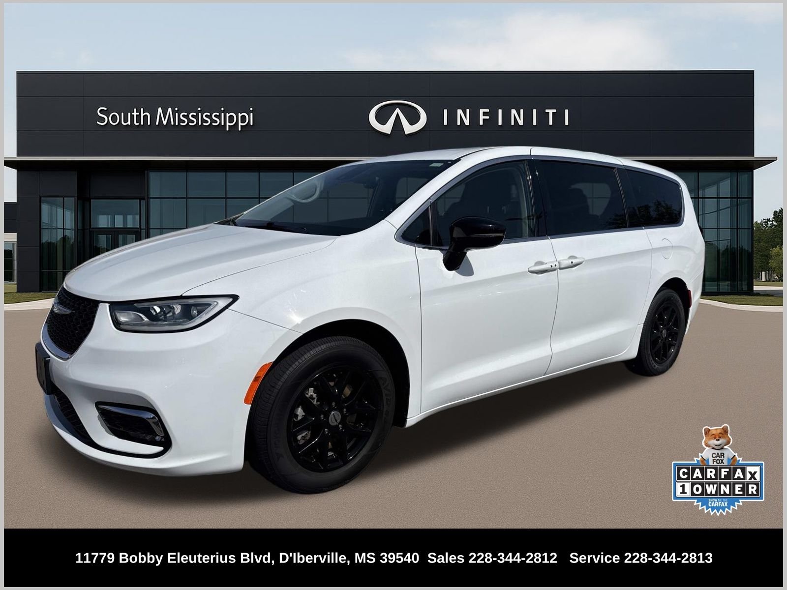 2024 Chrysler Pacifica Touring L's photo