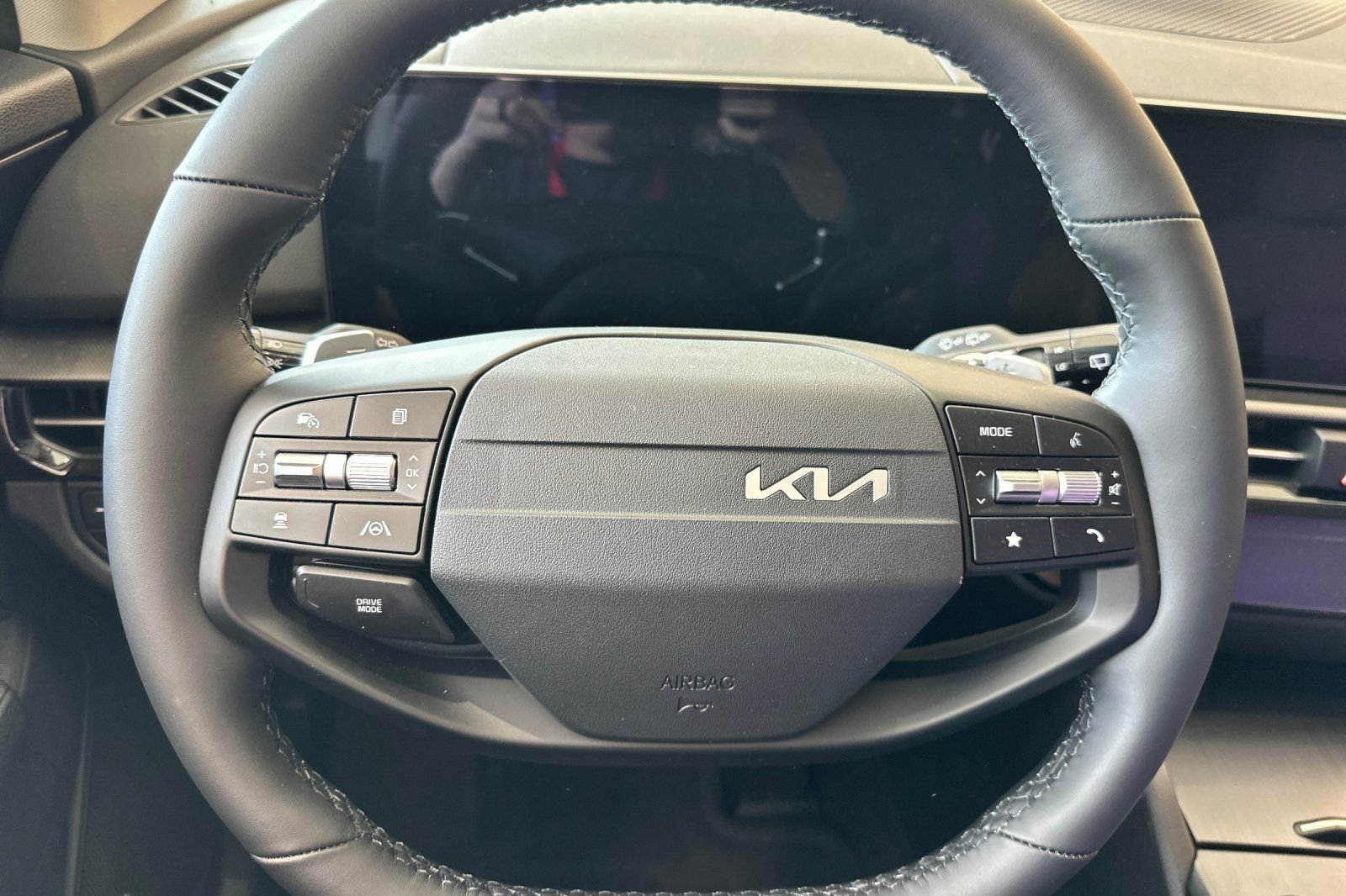 New 2026 Snow White Pearl Kia LX image 19
