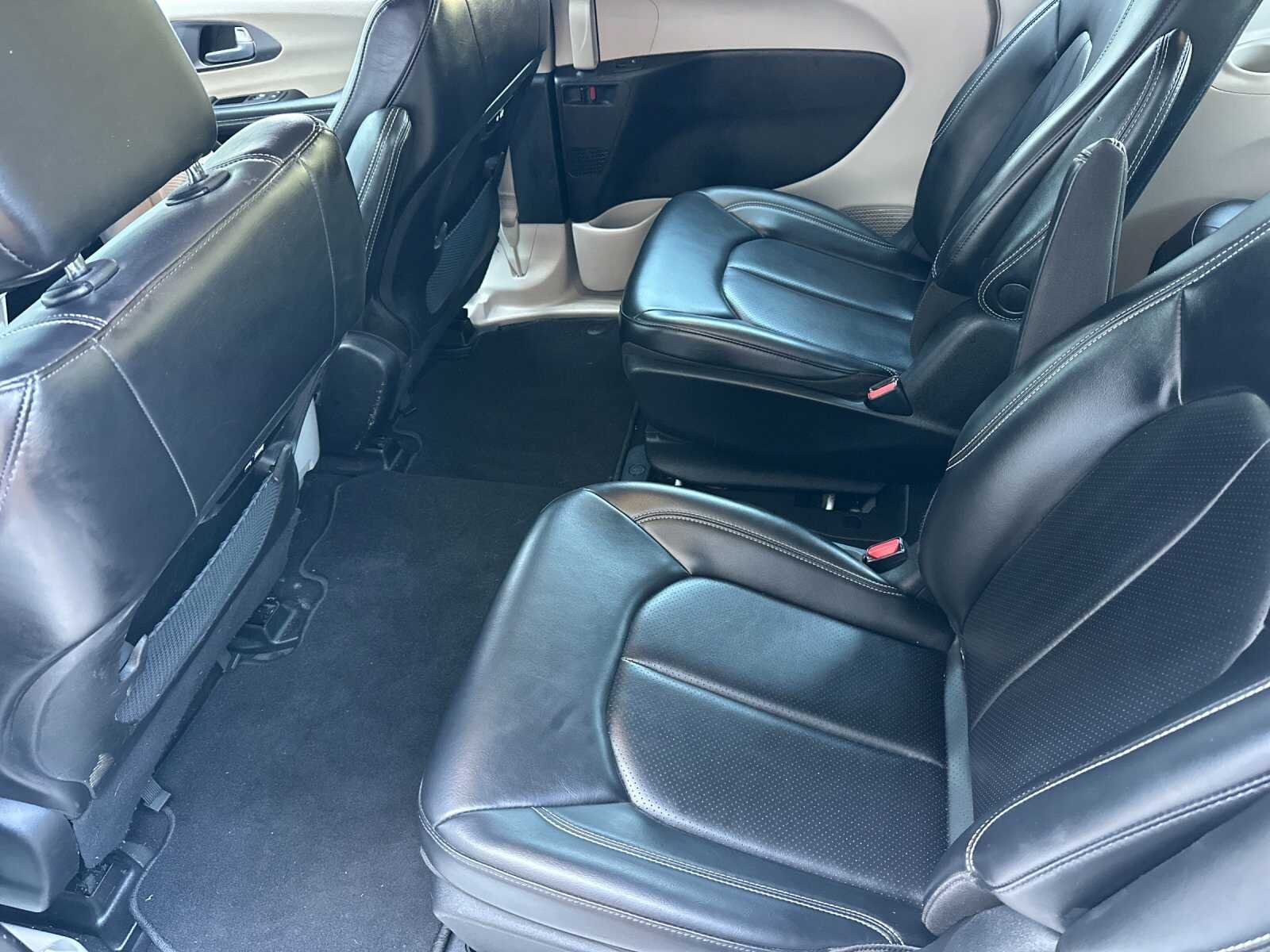 Used 2023 Silver Mist Clearcoat Chrysler Touring L 4D Passenger Van image 14