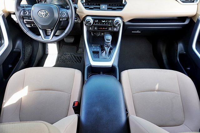 Used 2025 White Toyota XLE image 20