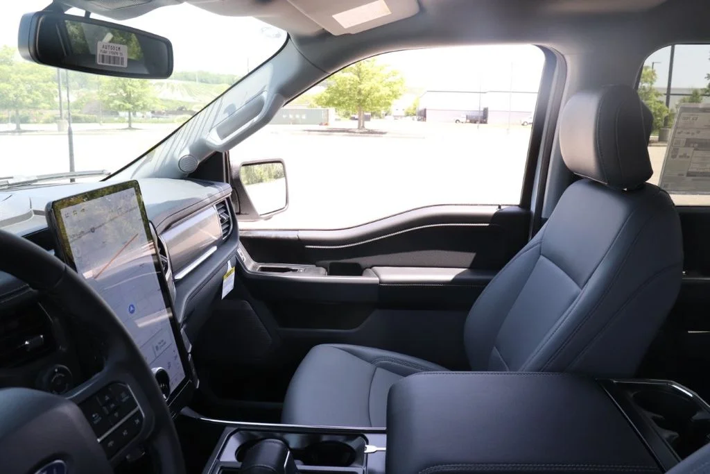 2025 Ford F-150 Lightning Flash - Photo 13