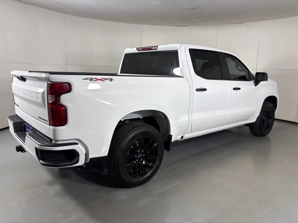 New 2026 Summit White Chevrolet Custom image 10