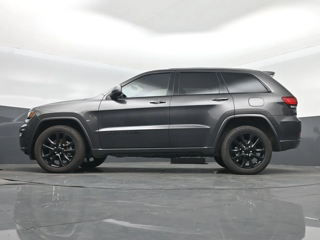 Used 2021 Gray Jeep Laredo X image 15