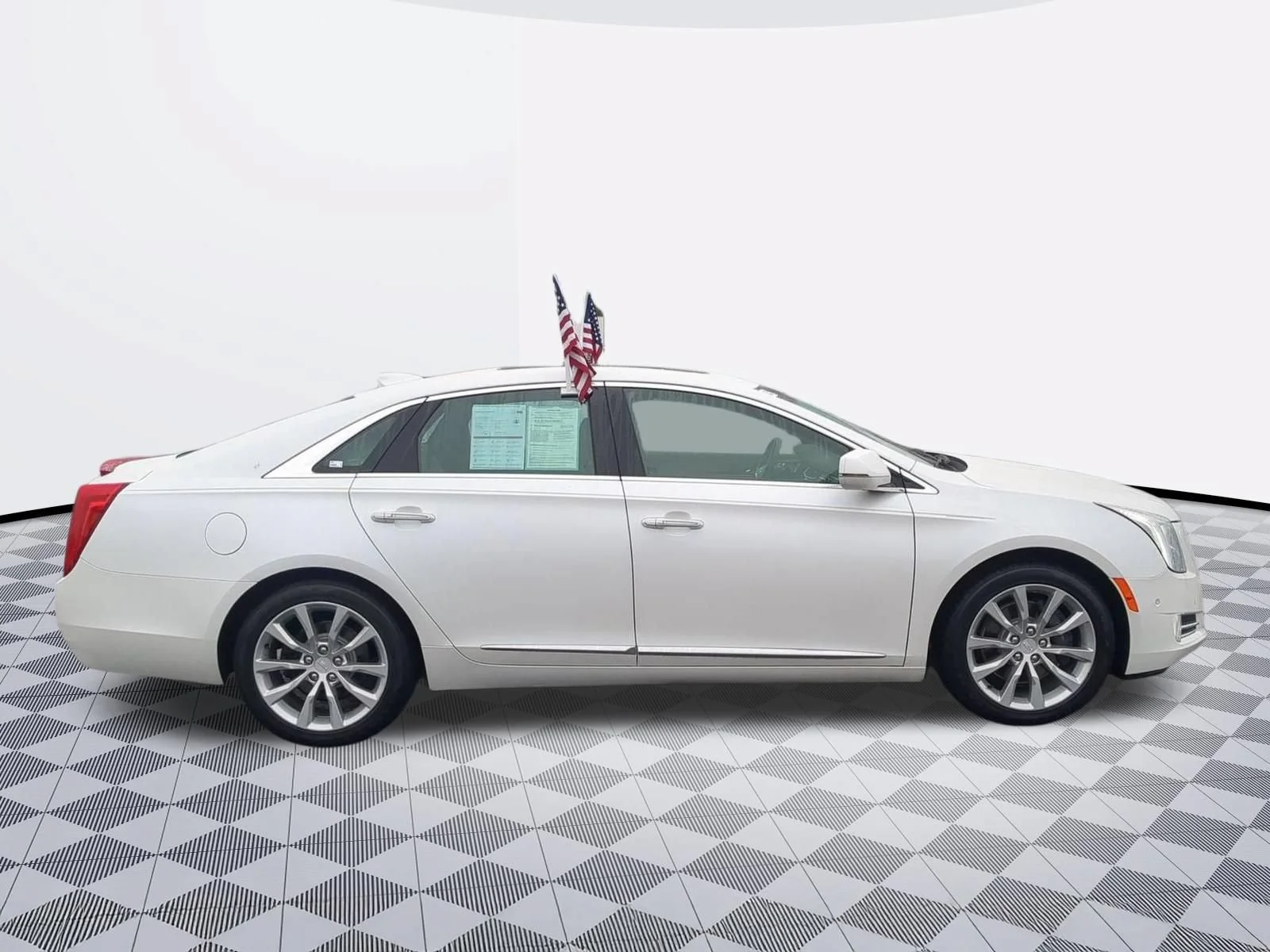 Used 2016 Crystal White Tricoat Cadillac Luxury Collection image 8
