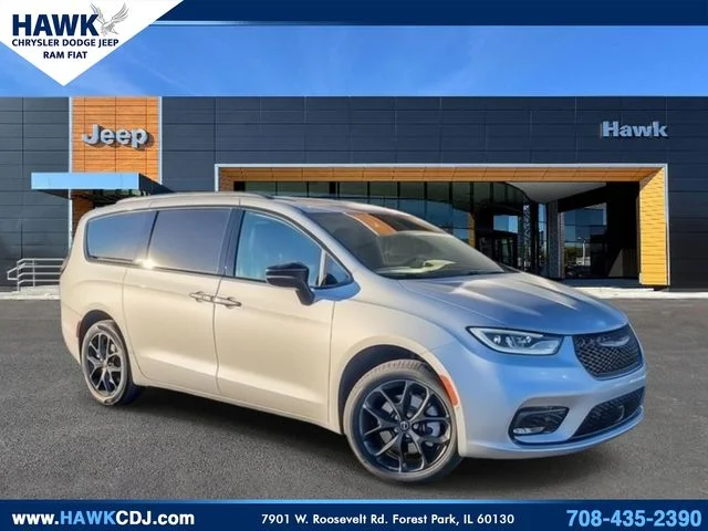 2026 Chrysler Pacifica Limited AWD's photo