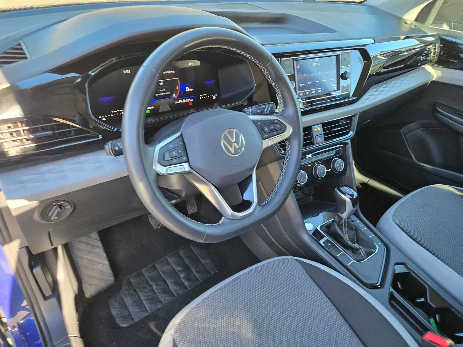 Used 2024  Volkswagen S image 10