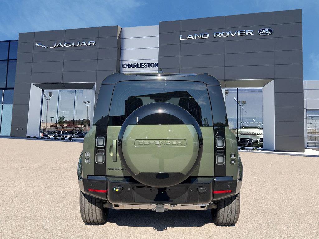 New 2026 Woolstone Green Metallic Land Rover X-Dynamic SE image 4