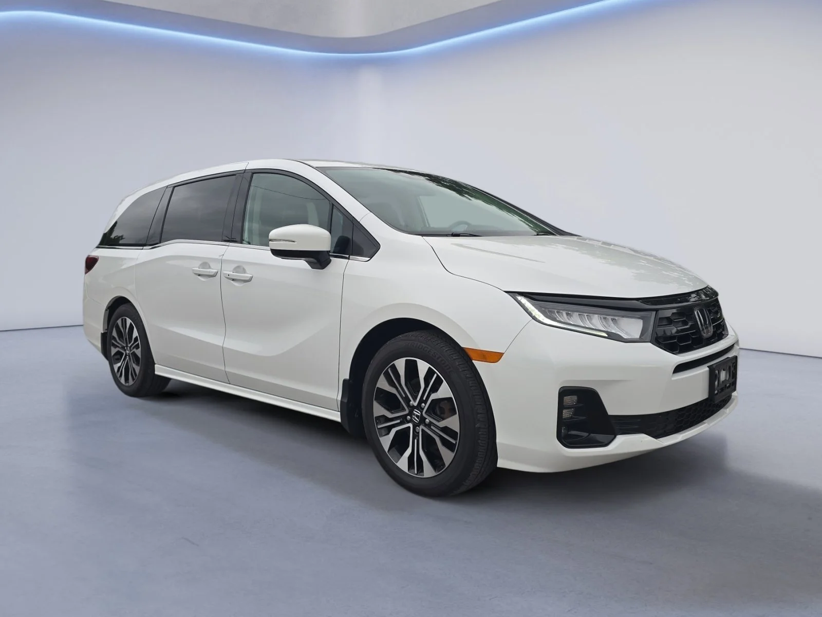 Certified Used 2025 Platinum White Pearl Honda ELITE image 32