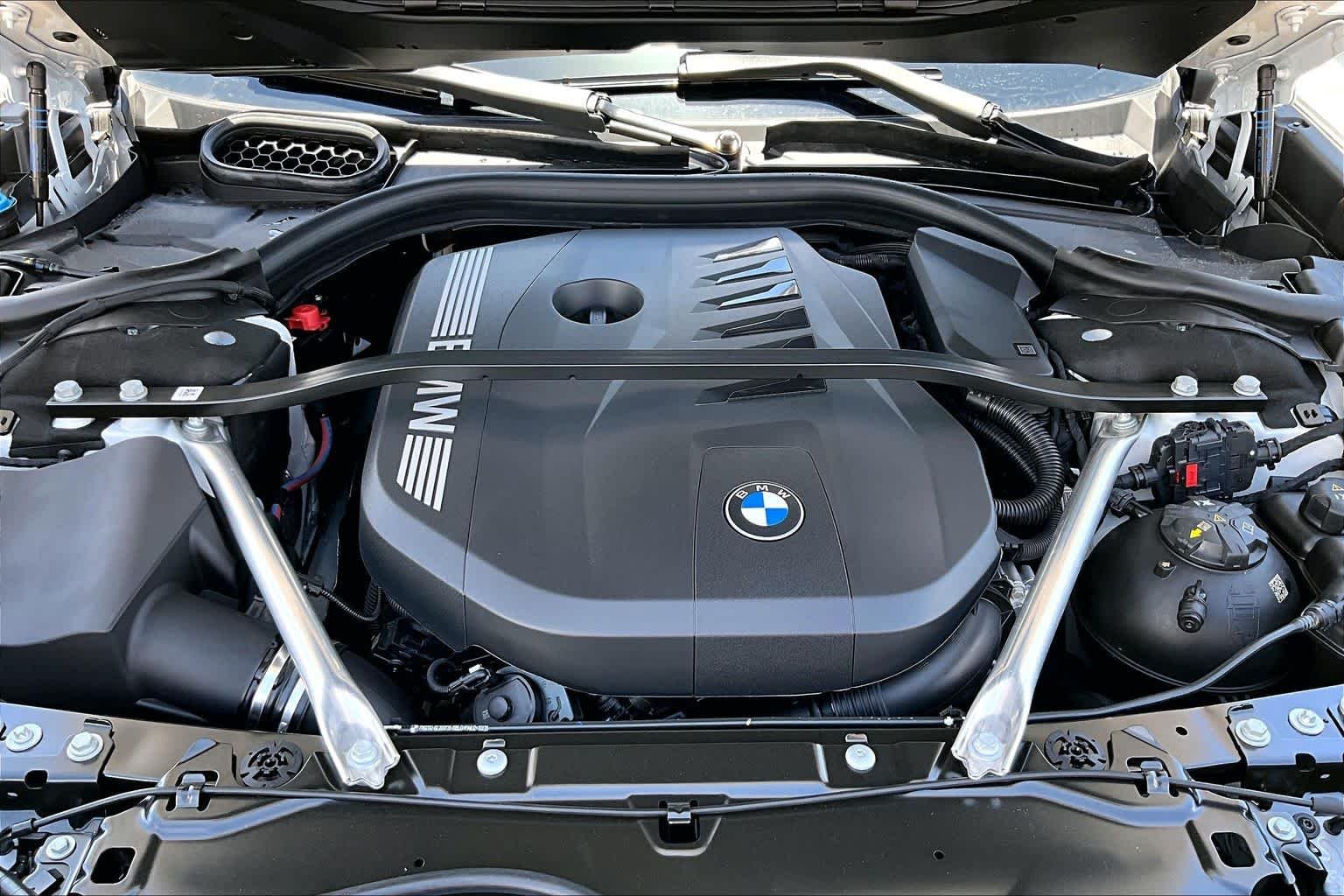 New 2026 Mineral White Metallic BMW 740i xDrive image 16