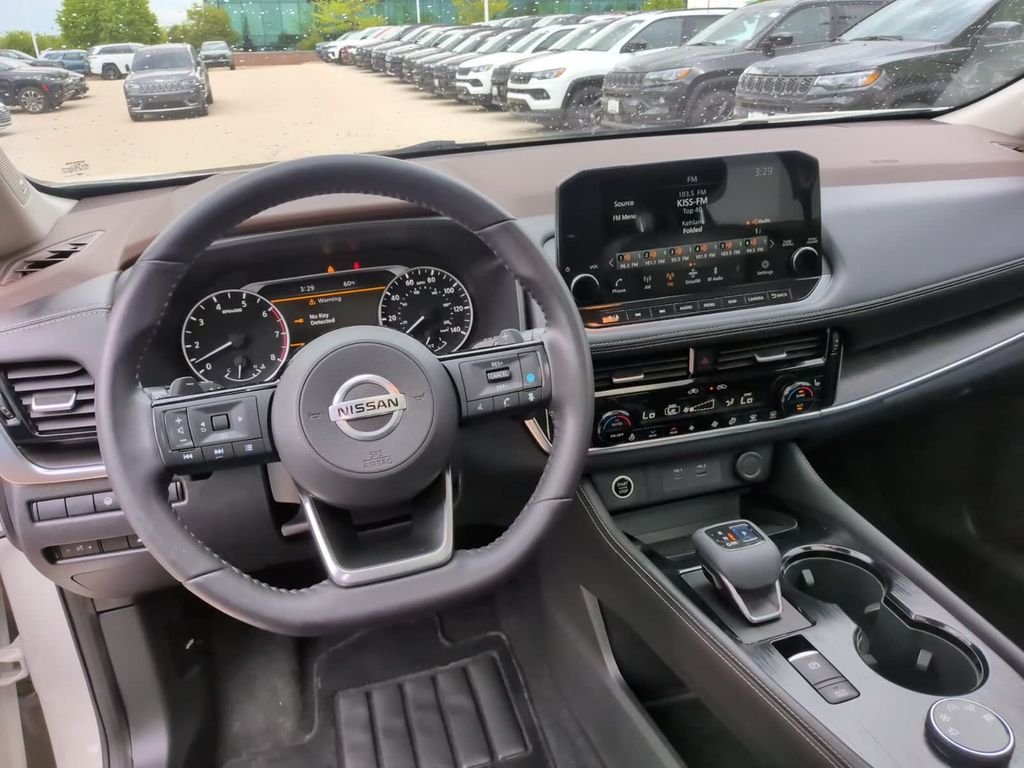 Used 2021 White Nissan SL image 28