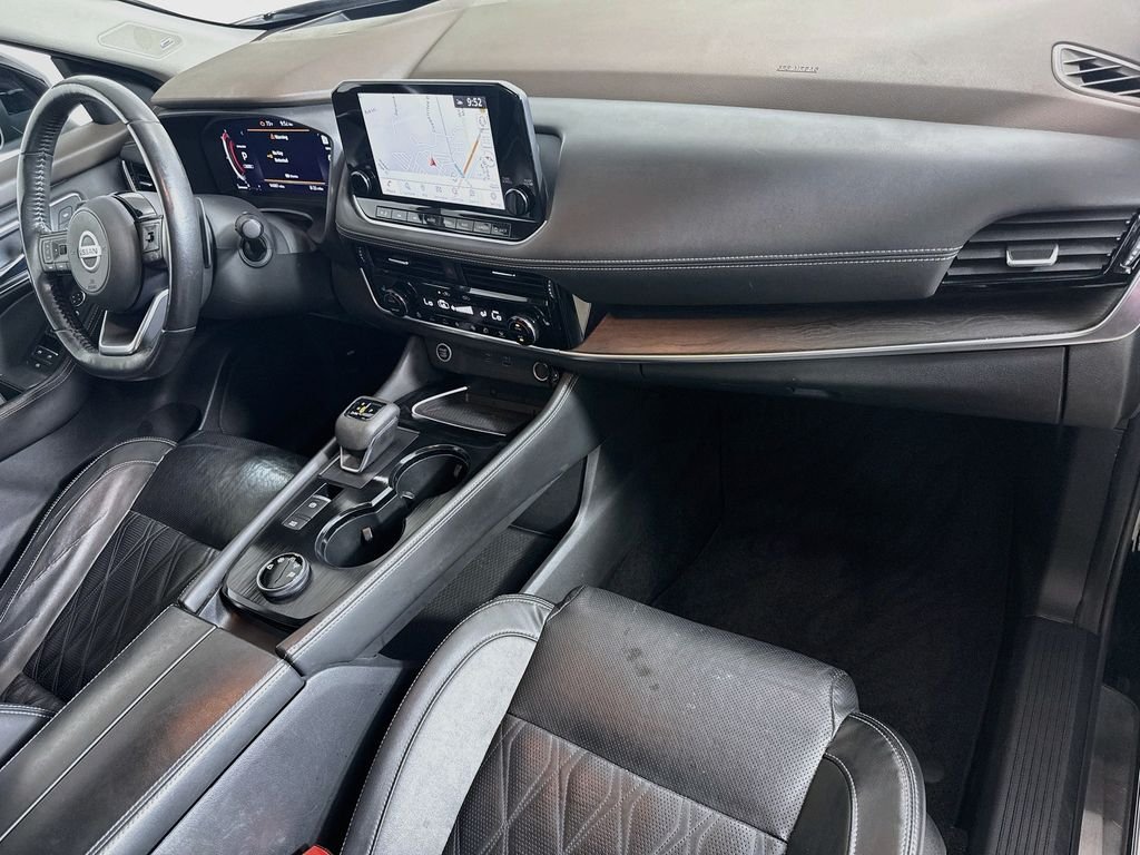 Used 2021 Super Black Nissan Platinum image 31