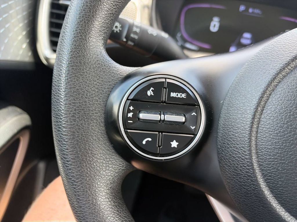 Used 2024 White Kia LX image 21