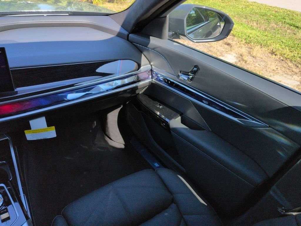 New 2026 Dravit Grey Metallic BMW 740i xDrive image 16
