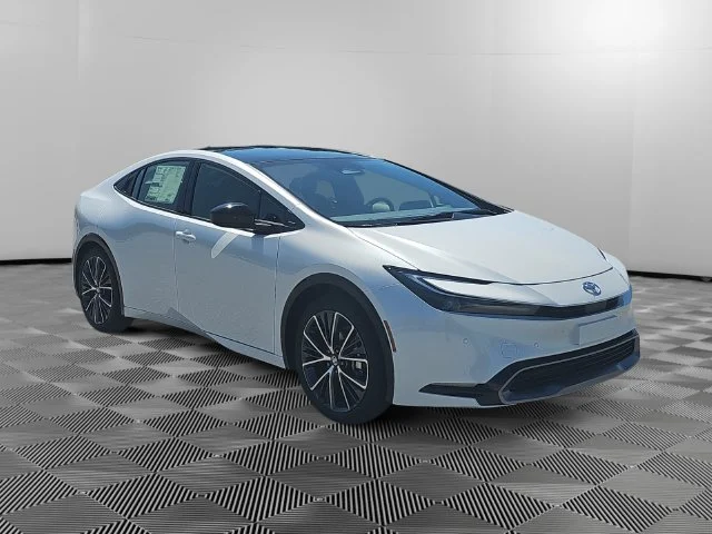 New 2027 Wind Chill Pearl Toyota XLE image 6
