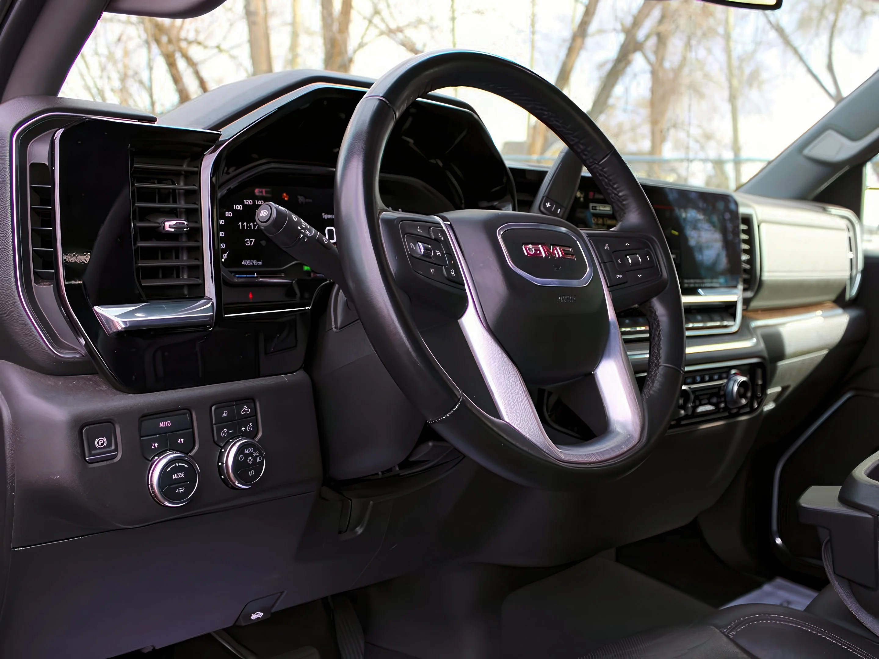 2024 GMC Sierra 1500 SLT - Photo 15