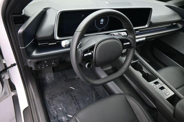 New 2025 White Hyundai SEL image 15