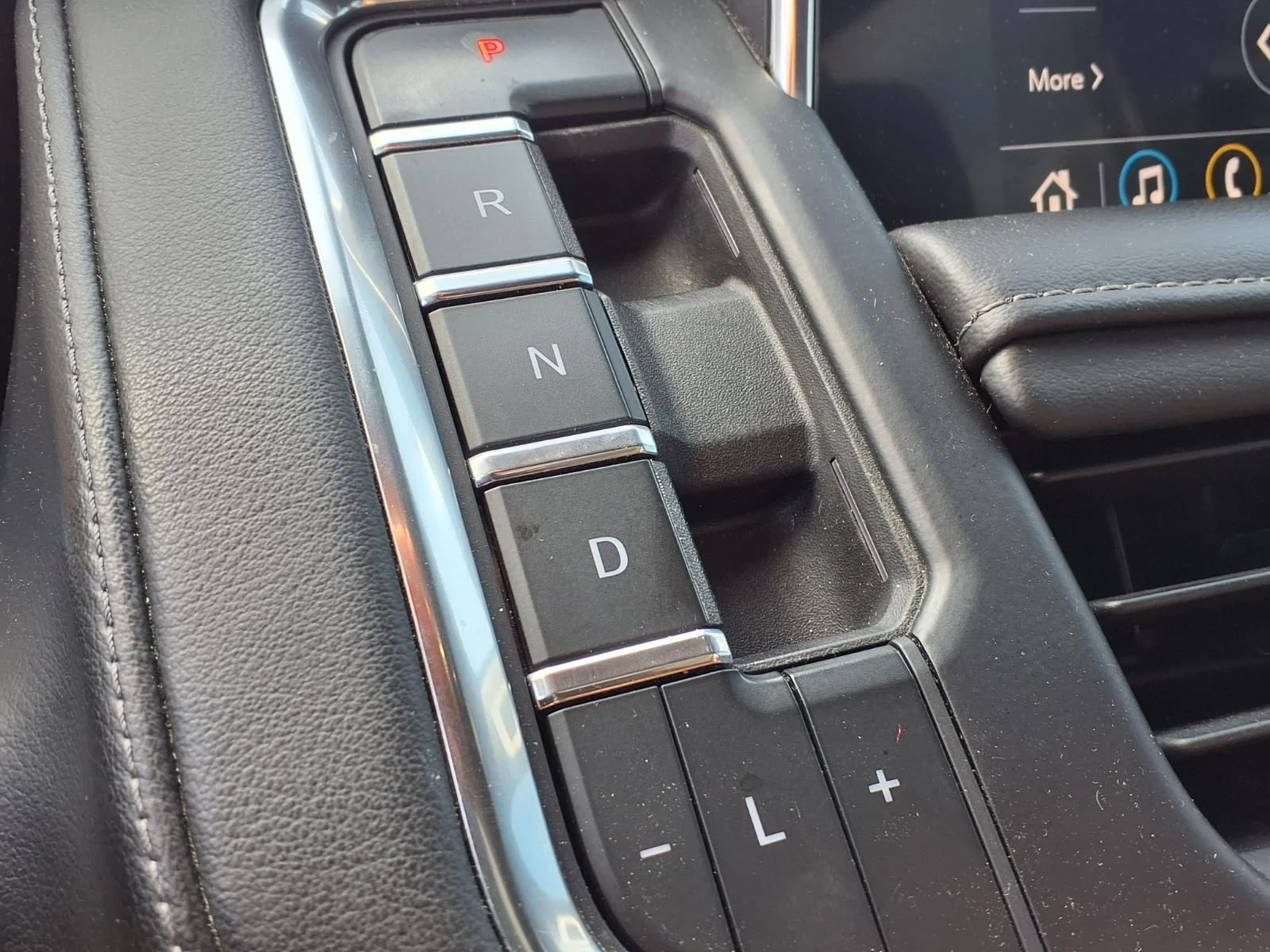 Used 2021 Beige Chevrolet Z71 image 17