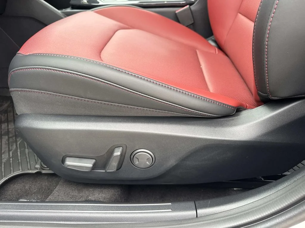 New 2025 Snow White Pearl Kia GT-Line Turbo image 9