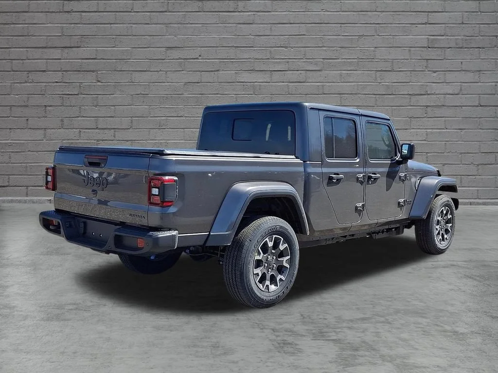 New 2026 Granite Crystal Metallic Clearcoat Jeep Sahara image 8