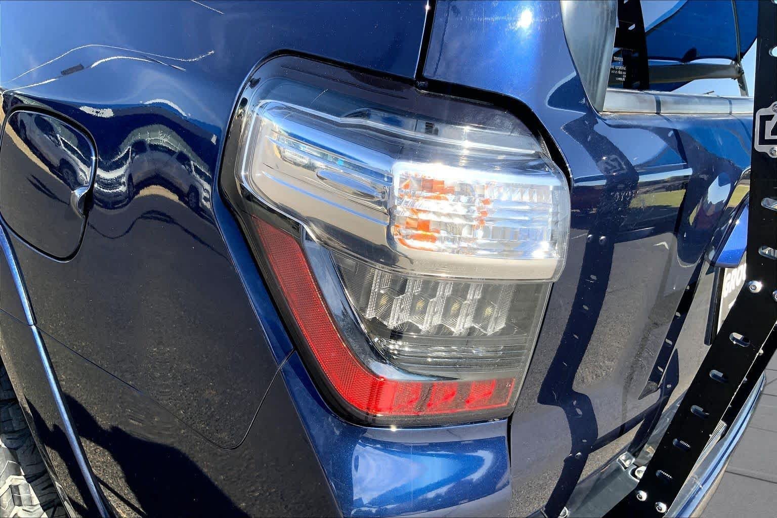 Used 2018 Nautical Blue Metallic Toyota SR5 Premium image 28