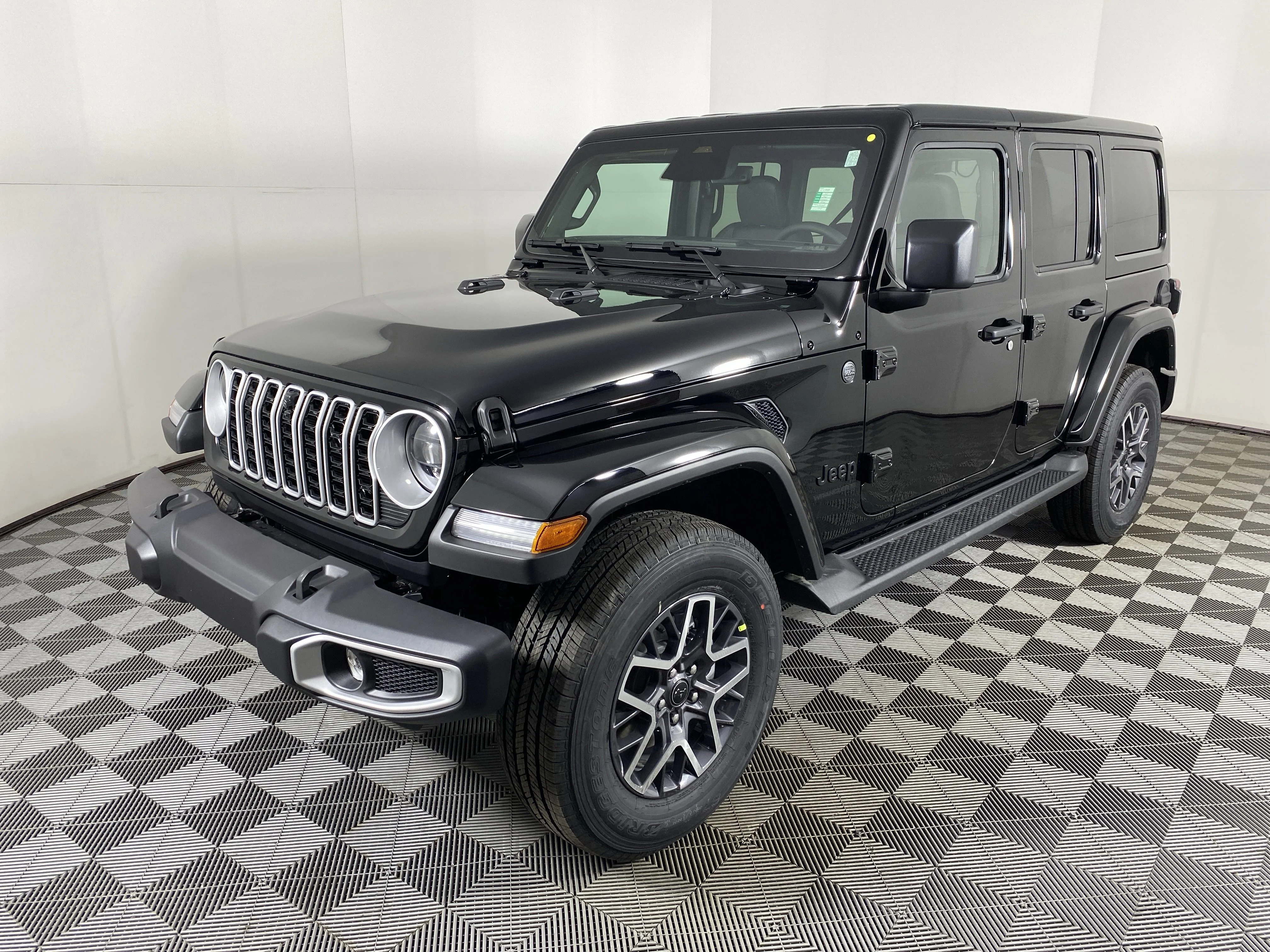 New 2026 Black Clear-Coat Exterior Paint Jeep Sahara image 10