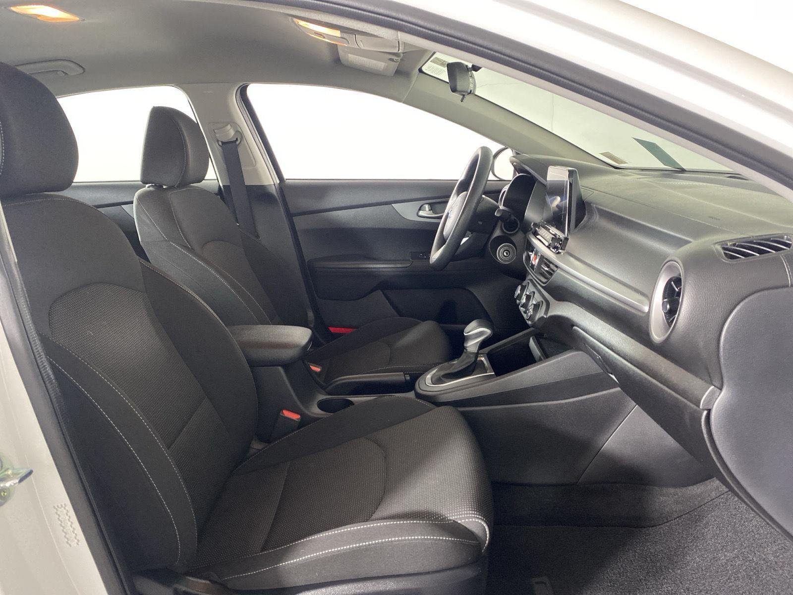 Used 2020 Clear White Kia LXS image 23
