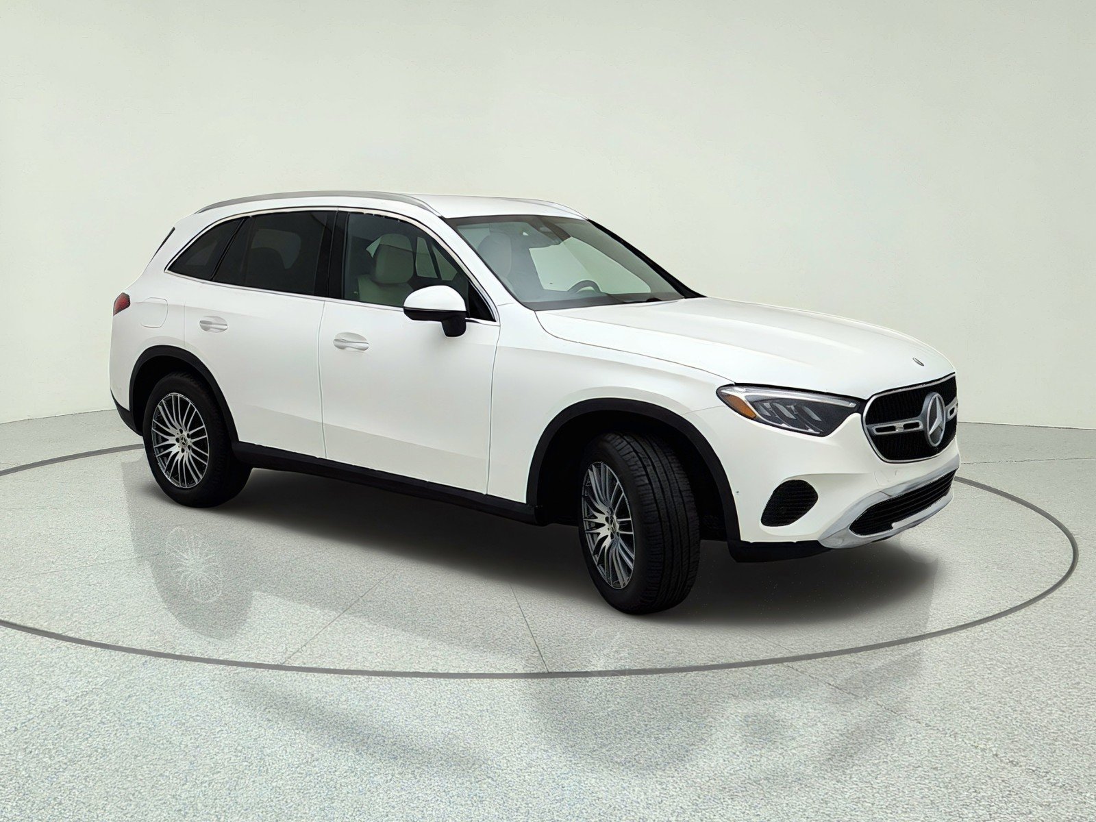 Certified Used 2025 Polar White Mercedes-Benz GLC 300 image 5