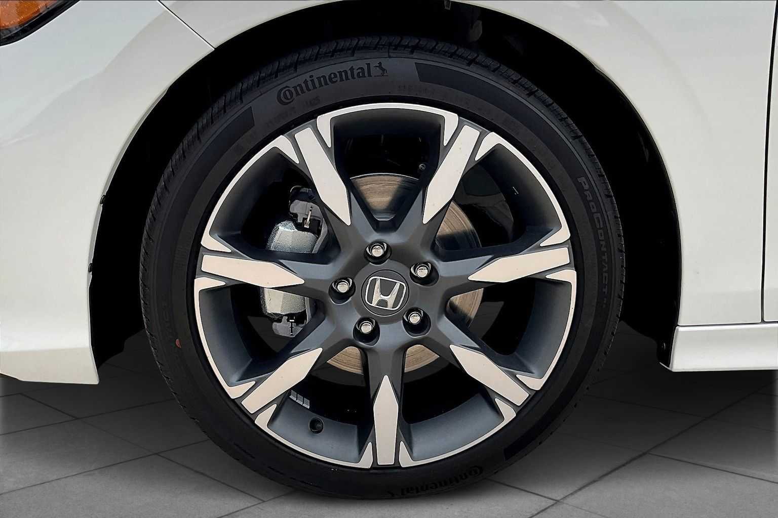 Used 2026 Platinum White Pearl Honda Sport Touring image 11