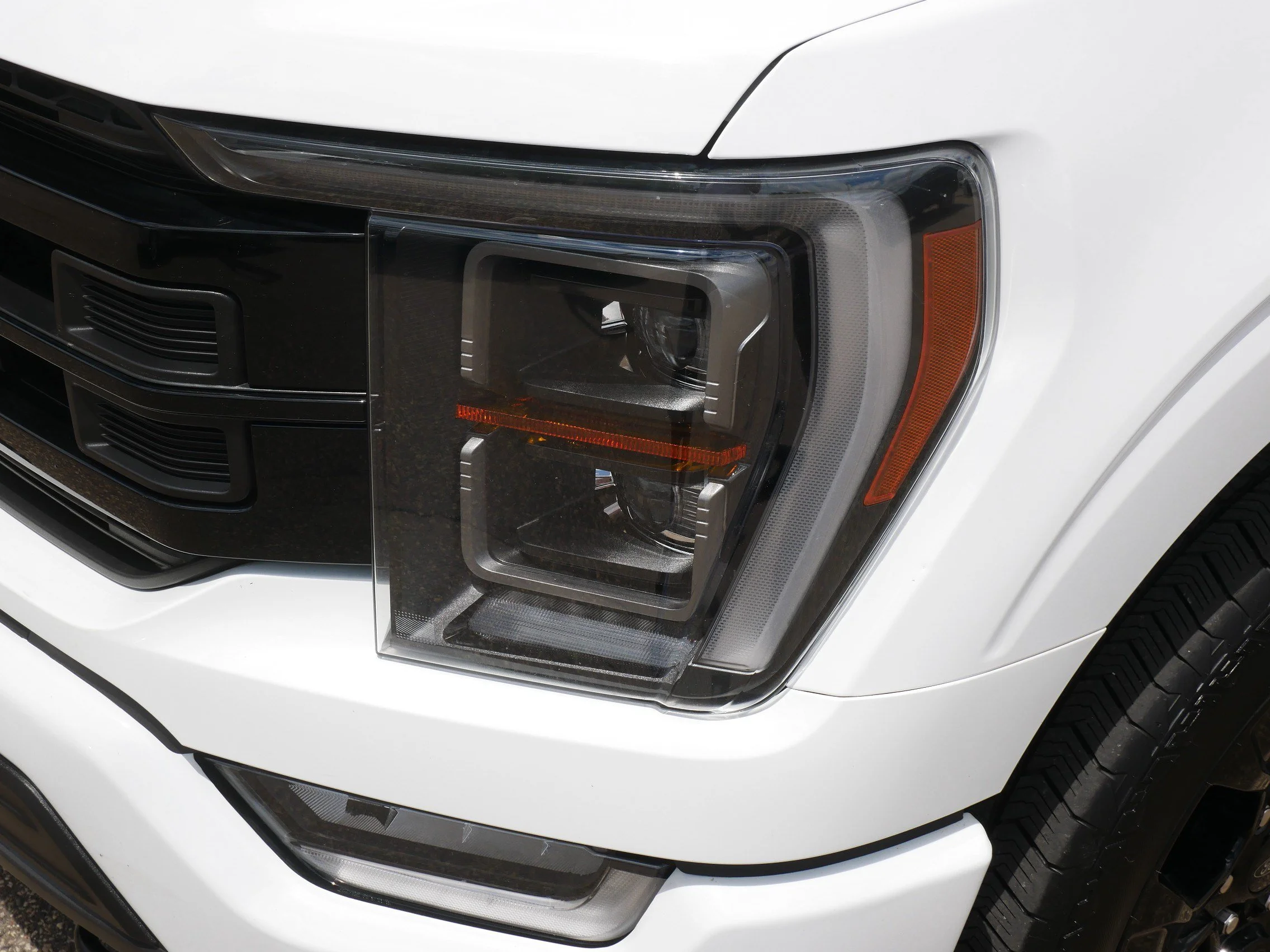 Used 2023 Oxford White Ford LARIAT image 16