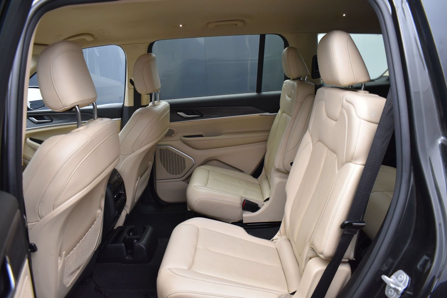 Used 2022 Rocky Mountain Pearlcoat Jeep Limited image 12