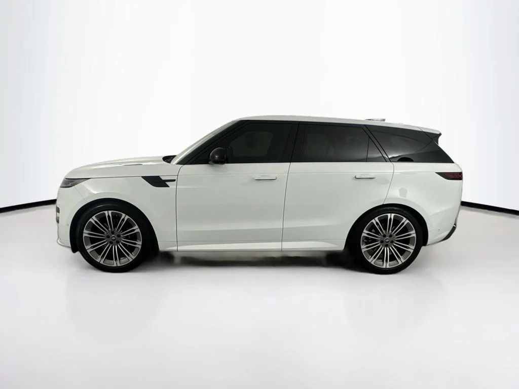 Used 2025 White Land Rover Dynamic SE image 8