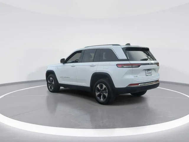 Used 2022 White Jeep 4xe image 6