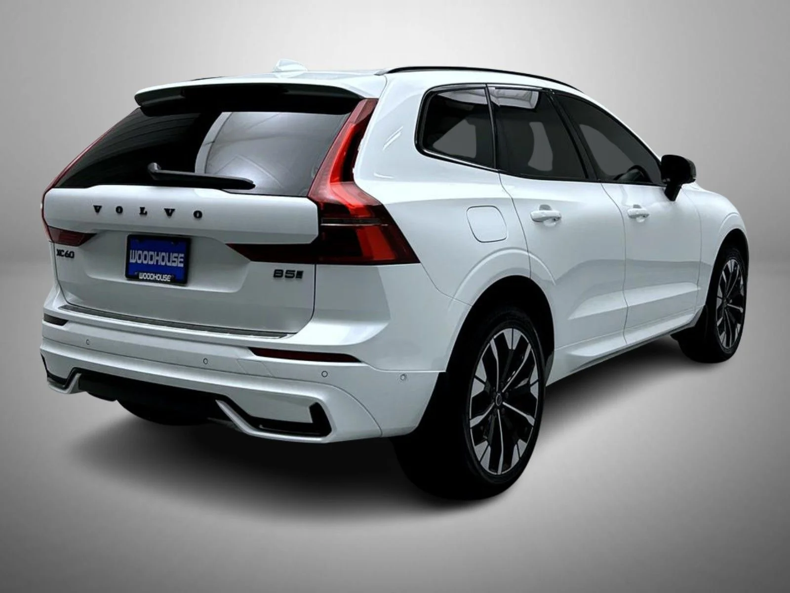 Used 2026 White Volvo B5 Plus image 5
