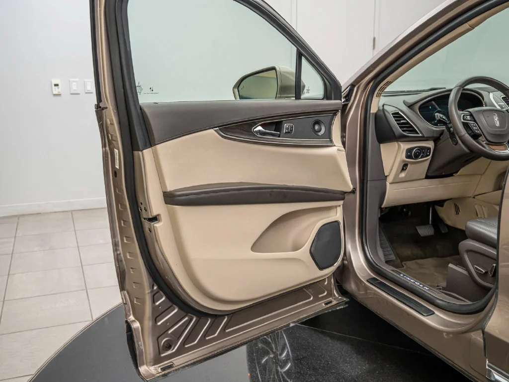 Used 2020 Iced Mocha Lincoln Reserve image 30
