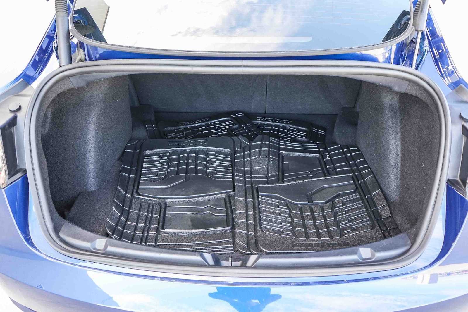 Used 2023  Tesla  image 24