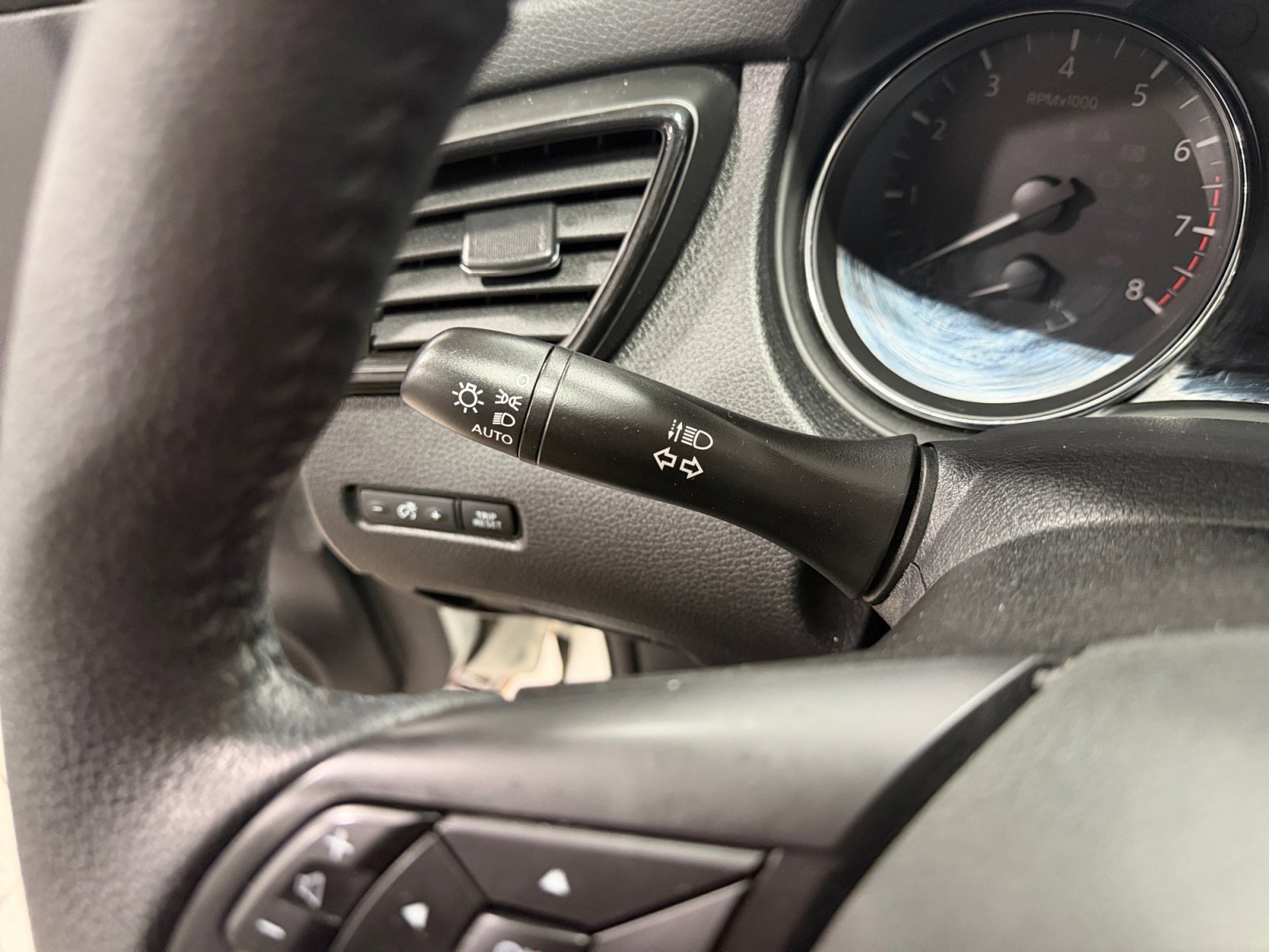 Used 2019 Glacier White Nissan SV image 13