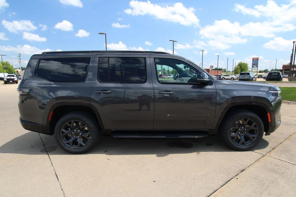 New 2026 Baltic-Gray Metallic Clear-Coat Exterior Paint Jeep Limited Altitude image 4